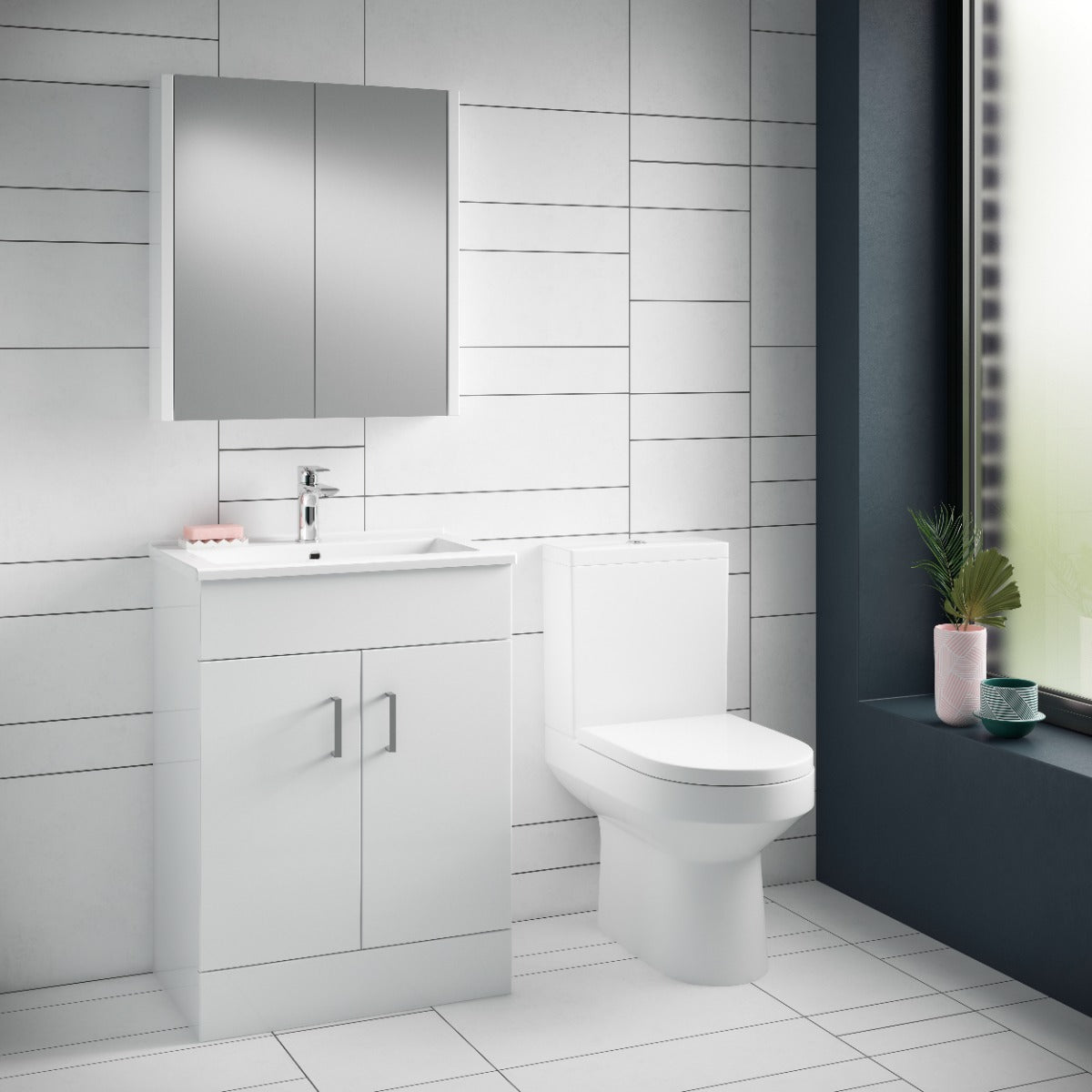 Fairford Gravo Close Coupled Toilet with Soft Close Seat