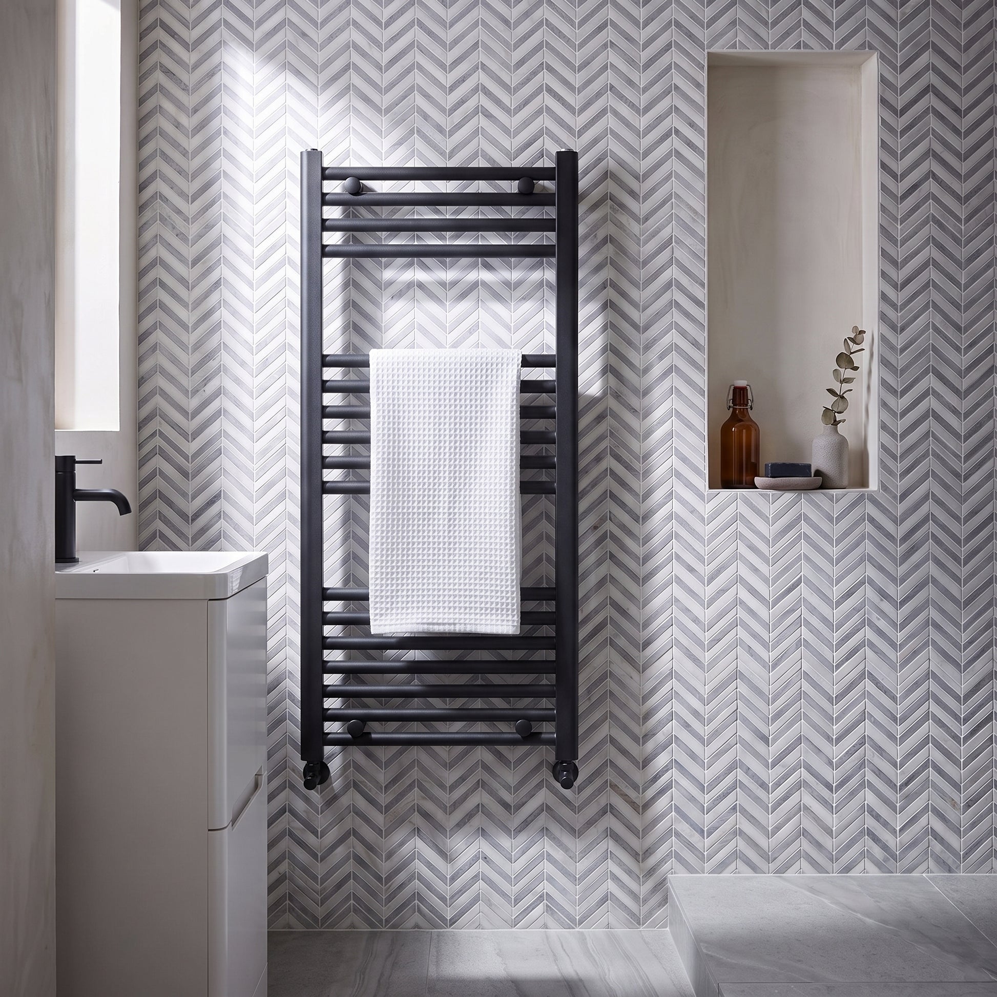 Fairford Strive Towel Radiator - 1000mm X 600mm - Black