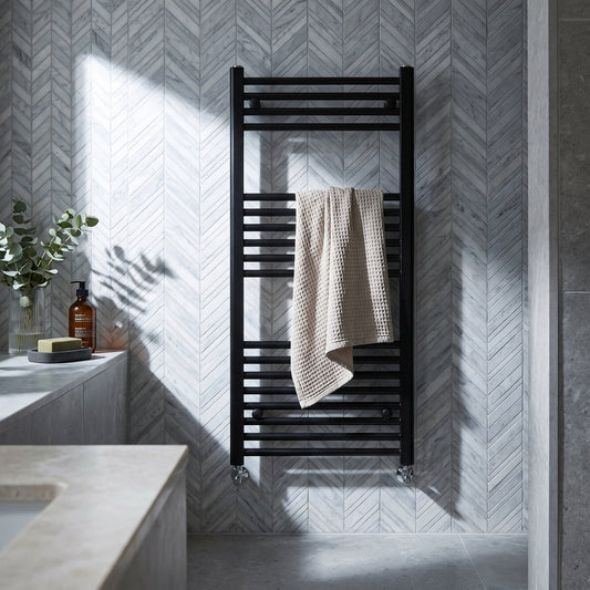 Fairford 500mm x 1000mm Straight Black Towel Rail