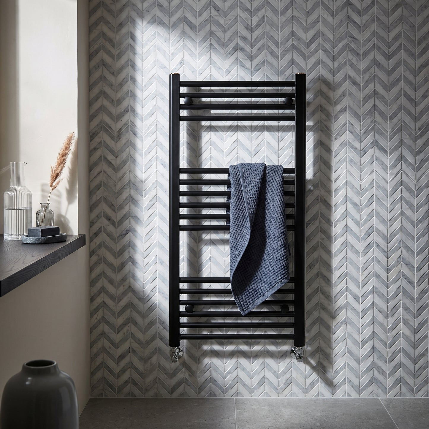 Fairford 500mm x 1200mm Straight Black Towel Rail