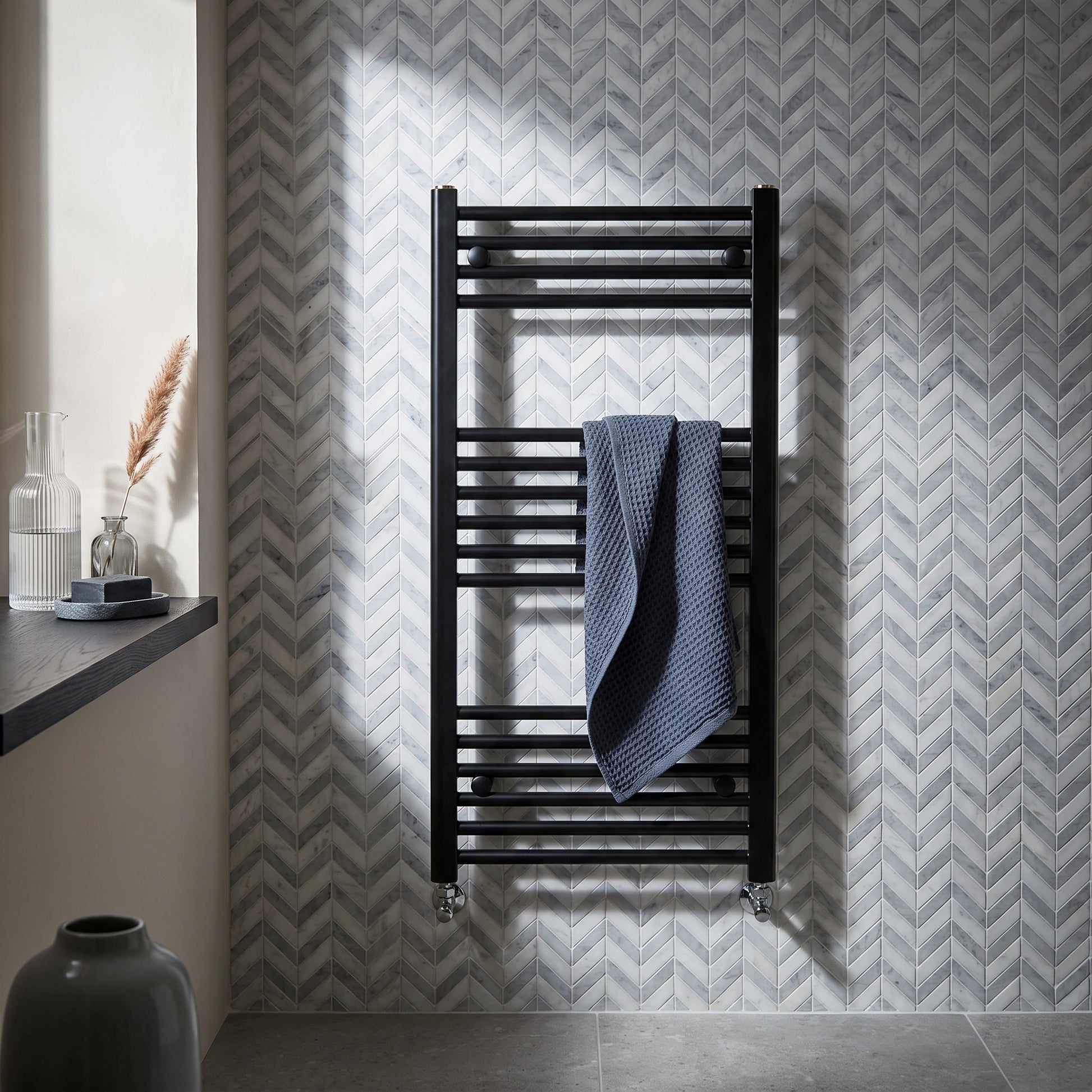 Fairford 500mm x 1200mm Straight Black Towel Rail