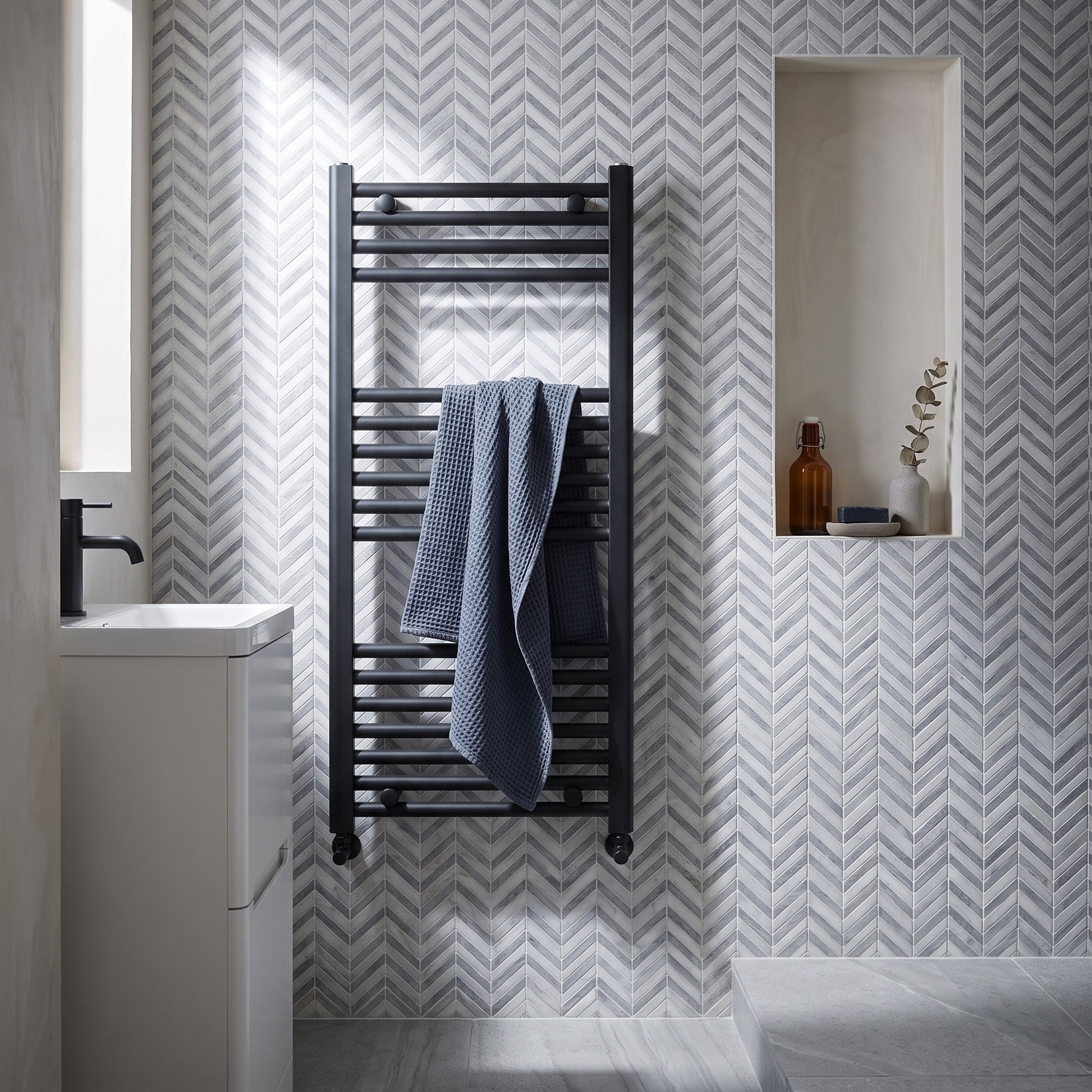 Fairford Strive Towel Radiator - 1000mm X 600mm - Black