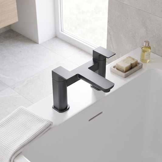 Fairford Una Pro Black Bath Filler
