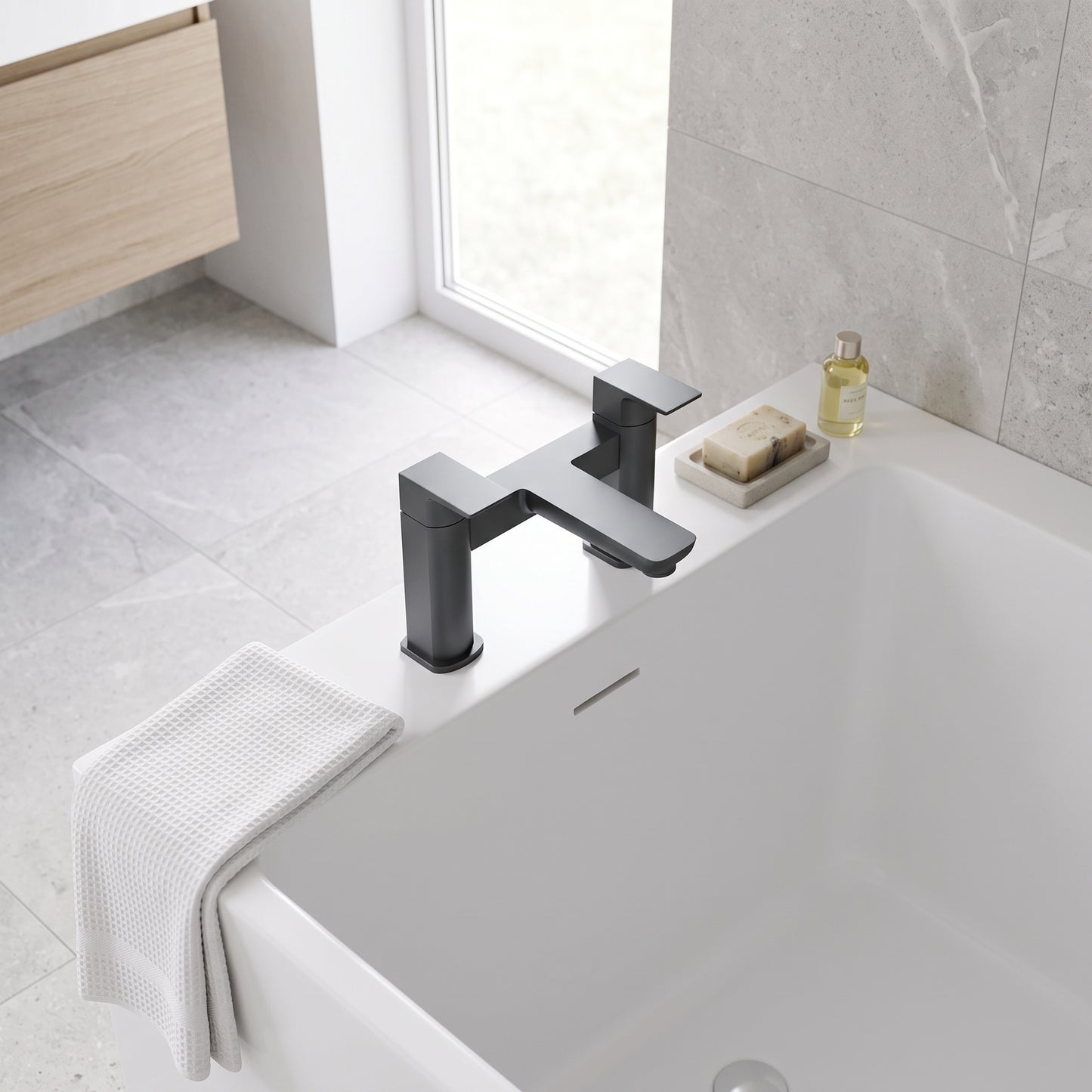 Fairford Una Pro Black Bath Filler
