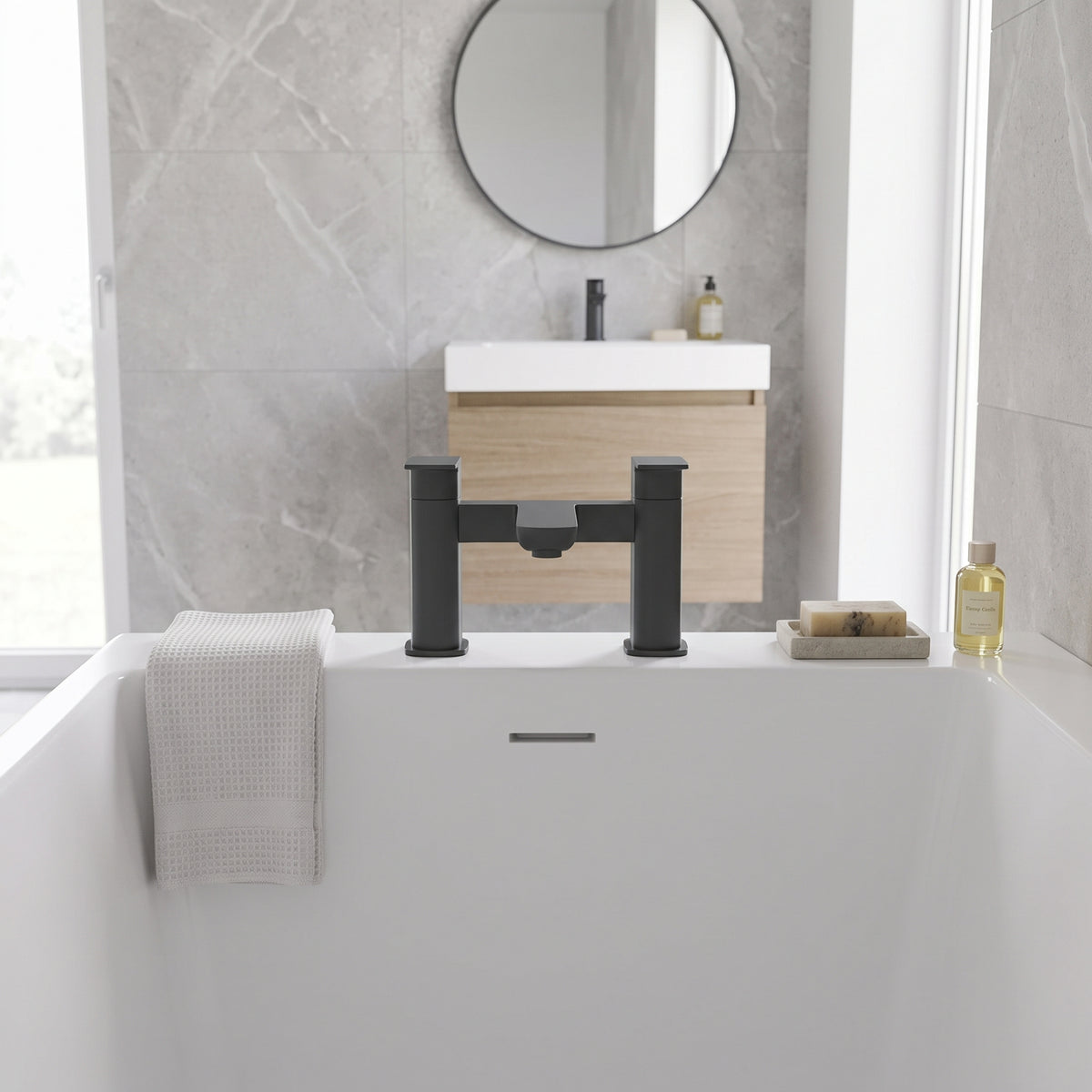 Fairford Una Pro Black Bath Filler