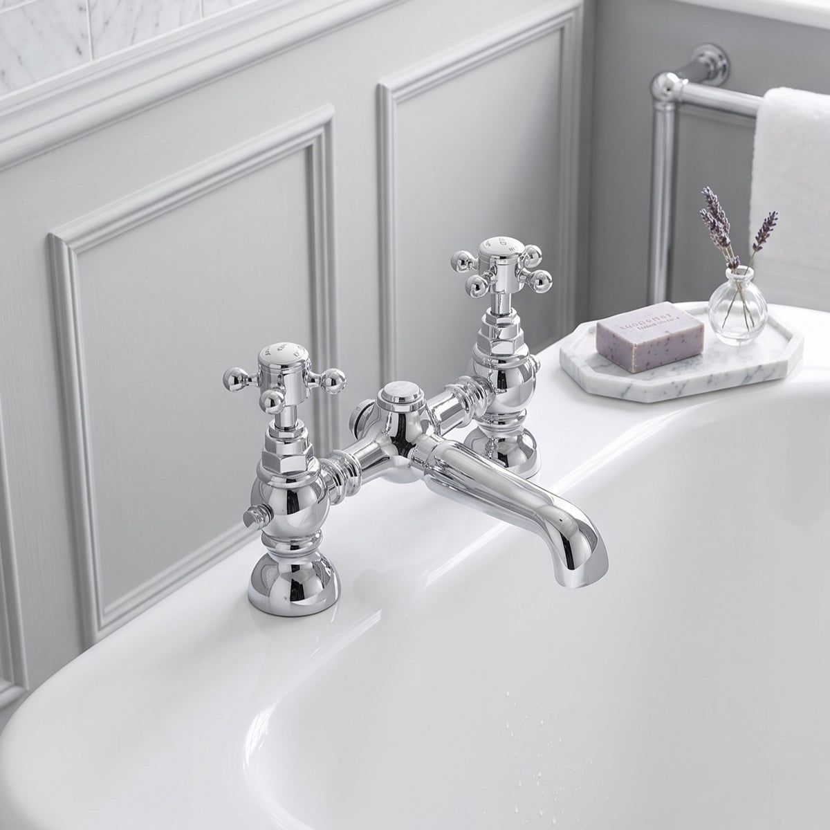 Fairford Winchester Bath Filler