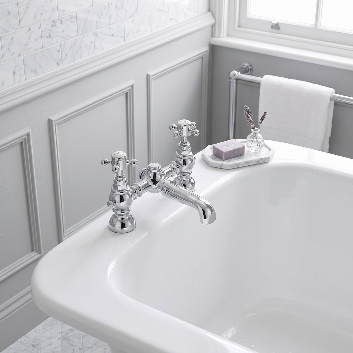 Fairford Winchester Bath Filler